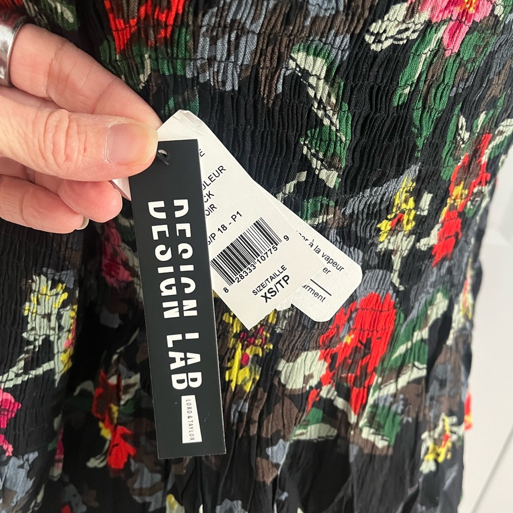 Design Lab Floral Off-the-Shoulder Top 🌺 - Picture 4 of 4